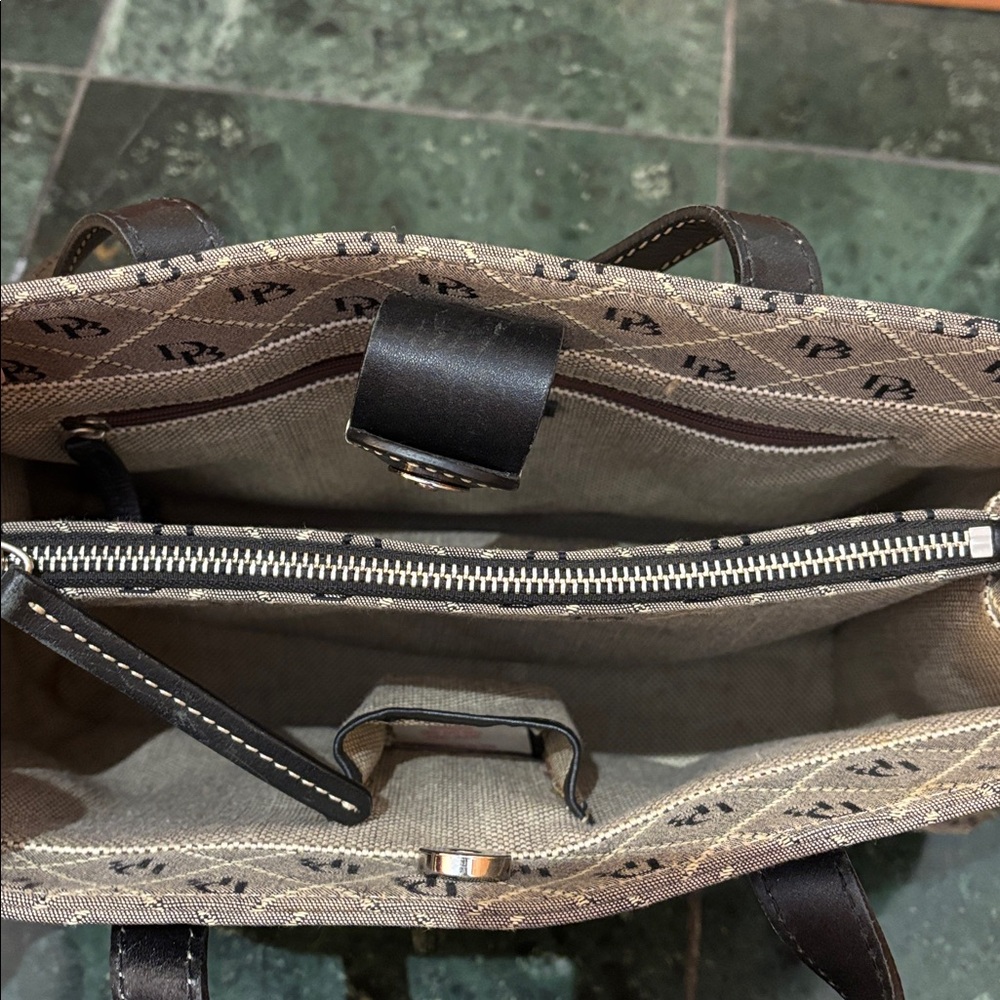 Dooney and Bourke vintage black Monogrammed shoulder bag - Picture 4 of 4